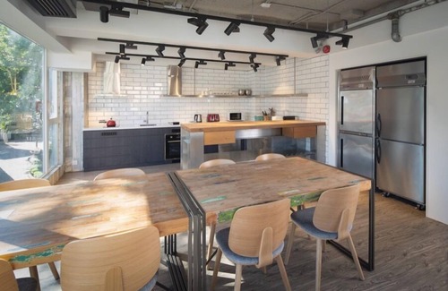Tin Wan Hotel | The Aberdeen By Dash Living