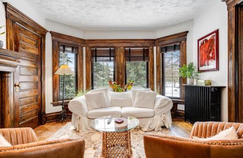 Leamington House | The Abundance Suite at Dream BNB Estate Inn