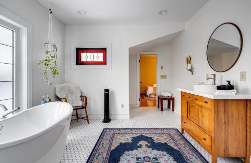 Leamington House | The Abundance Suite at Dream BNB Estate Inn