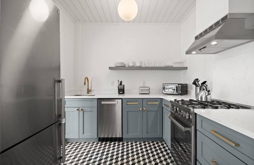 Hyde Park Apartment | The Adaline 5 by Brightwild | Classy Hyde Park Apt