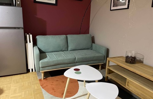 Vendresse House | The Adelaide Boudoir, Charmant gîte avec lit king size et accès PMR