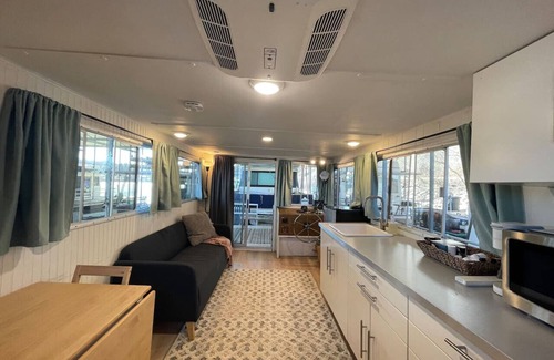 Downtown Knoxville Boat Rental | The Albatross-Houseboat DT Knox
