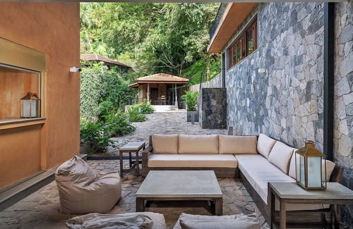 Digana Villa | The Alfred - Digana