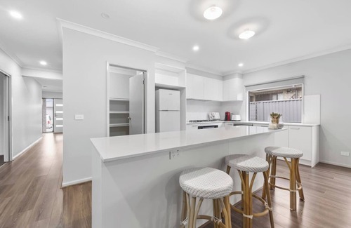 Alfredton House | The Alfredton Spacious Ballarat Stay for Families
