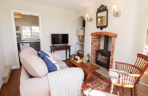 Forthampton House | THE ALMS HOUSE WEST, pet friendly, with open fire in Tewkesbury