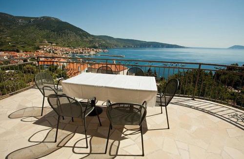 Komiza Apartment | The Ana Apartments