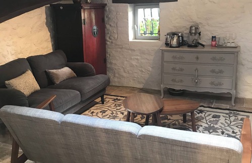 Caubon-Saint-Sauveur Apartment | The Annex for two: relax, recharge & enjoy the countryside