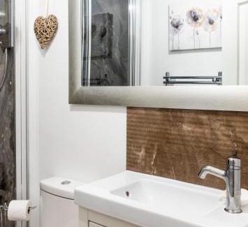 Lochwinnoch Apartment | The Apartment at No.12