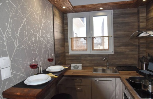 Spata-Artemida Apartment | The Apartment is Situated 50m Away From the Beach and 10km From the Ath.airport