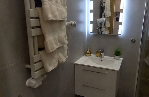 Legnica Apartment | The apartment "Love on 5" is almost in the Legnica center. Near to city park.