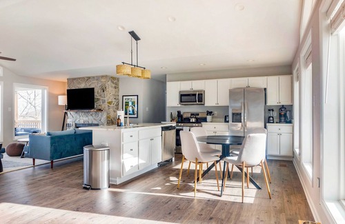 Front Royal House | The Apple Mountain House