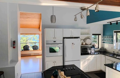 Otter Point House | The Applebnb 3 Bedroom Main House & Gardens