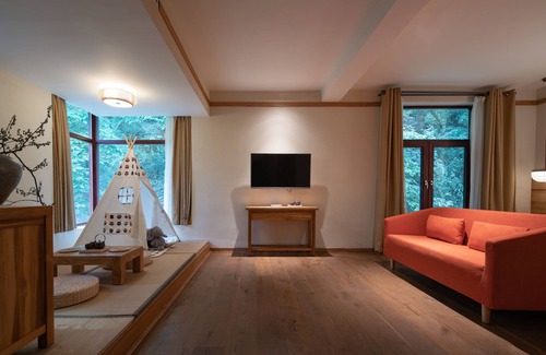Ten Mile Gallery Cabin | The Apsara Lodge