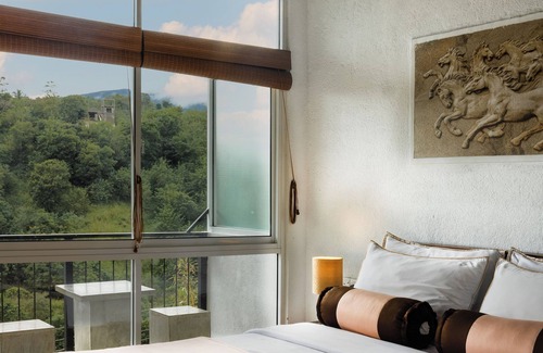 Wayikkal Bed & Breakfast | THE AQUA PAVILION by Kandy Victoria Eco Resortn"Room with a Stoney Tub"