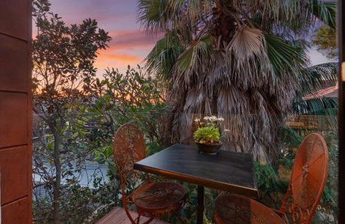 Petersham House | The Art Haus - Retro-Chic Hideaway near Local Gems