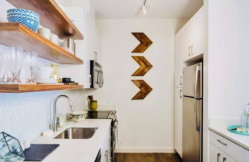 Cambridgeport Apartment | The Art House King Bed Harvard and MIT walking distance