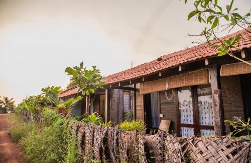 Morjim Hotel | The Artist Cottages