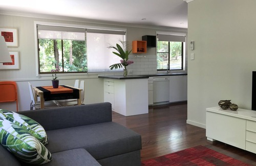 Glenview House | The Artist Studio - secluded hideaway perfect for couples getaway.