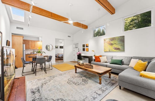 Nevada City Cottage | The Artist Studio The Artist Studio - Swanky Little Hideout