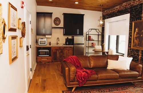 Leitchfield Apartment | The Ashton is a 1 bed/1 bath open concept apartment.