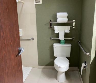 Quincy Hotel | The Atrium Hotel on Third