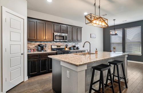 Aubrey House | The Aubrey Escape with Fenced Backyard