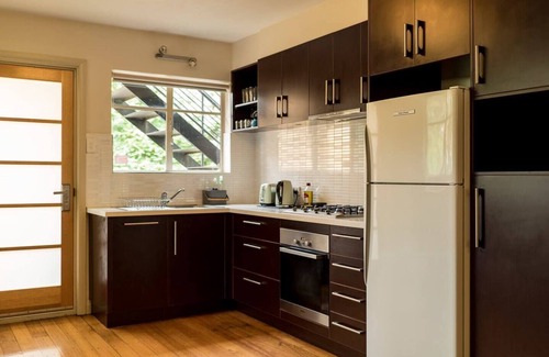 Lenah Valley Apartment | The Augusta Minutes to Vibrant North Hobart