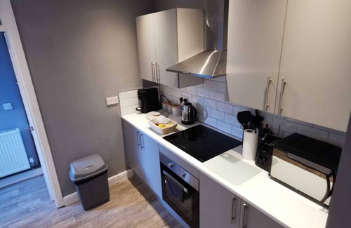 Uplands House | The Avenue - Family Home By Swansea Beach