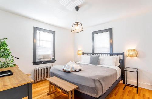 Brooklawn - St. Vincent Apartment | The B&W Haven 5BR Home with yard theater