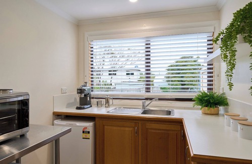 Bicheno Cabin | The Baby Penguin - Freycinet Holiday Houses