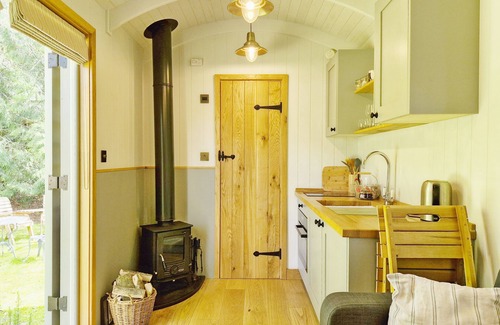 Steyning Cabin | The Bakers Hut - a lodge/cabin that sleeps 2 guests in 1 bedroom