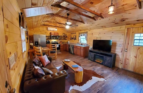 Del Rio Cabin | The Banty Rooster - A Couples Getaway in the Mountains of East Tennessee