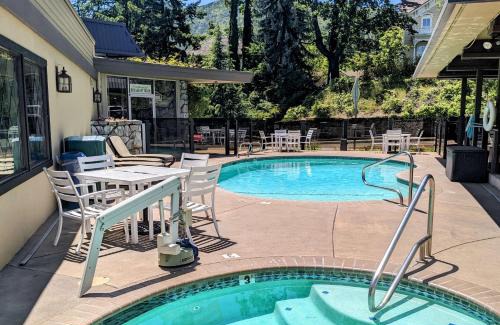 Historic Downtown District Hotel | The Bard's Inn - BW Signature Collection by Best Western