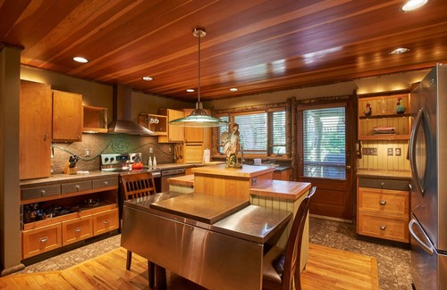 Blowing Rock Cottage | The Bark Bungalow 2BR/2BA Cottage in Blowing Rock