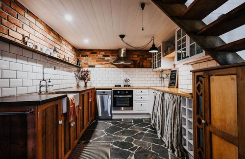 Pipers Creek House | The Barn at Crofters Fold ~ Daylesford Macedon Region ~ Bohemian Barn!