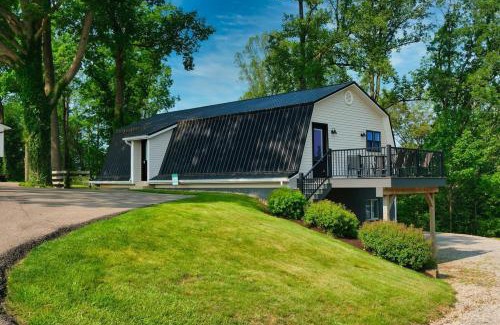 Millersburg Apartment | The Barn at Sharp Run-Modern Barn in the heart of Amish Country