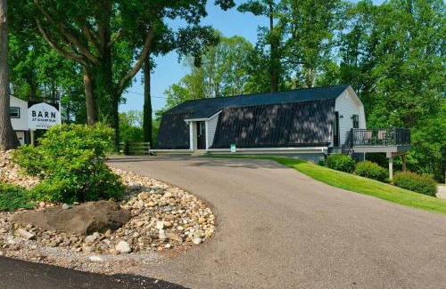 Millersburg Apartment | The Barn at Sharp Run-Modern Barn in the heart of Amish Country