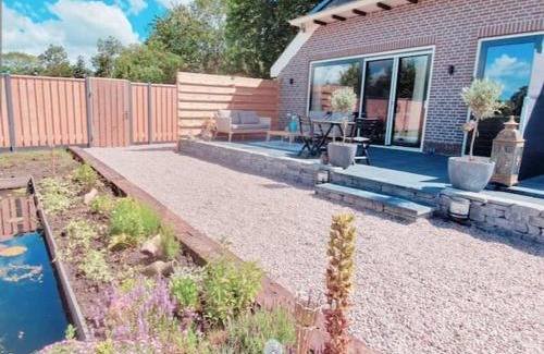 Oldekerk Apartment | The Barn - Aurora Hoeve - loft met jacuzzi