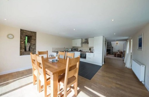 Loch Tay House | The Barn on Loch Tay - Hot Tub