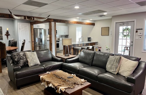 Bulverde House | The Barndeaux Guest House - 3 BR/3BA, Bulverde, TX