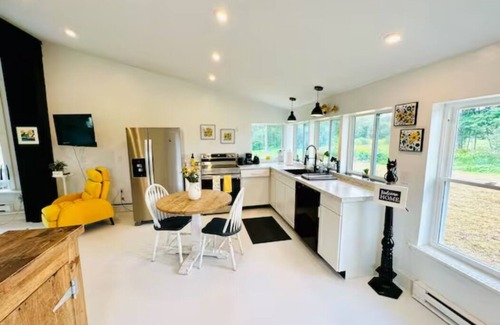Hamilton House | The Barnhouse - Country Charm 2 miles from Colgate, renovated century-old barn