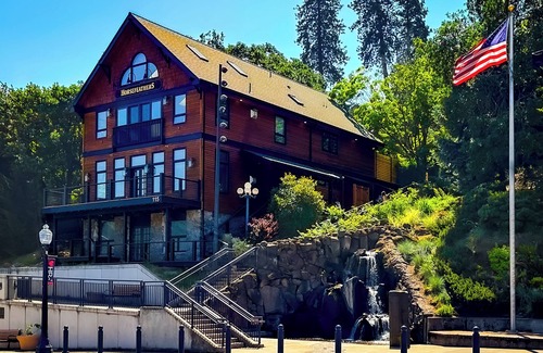 Hood River Condo | The Base Camp - Luxury condo in the iconic Horsefeathers building!