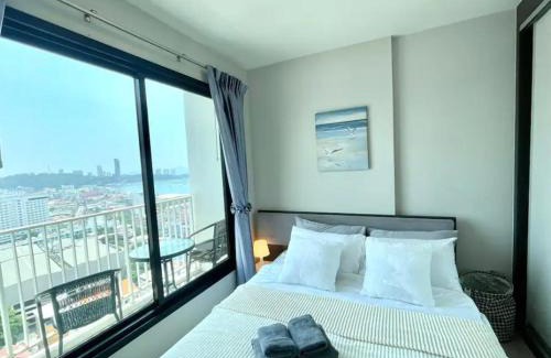 Pattaya Bay Apartment | The Base Central PATTAYA Long Balcony King-Bed with Infinity Pool & Free Netflix