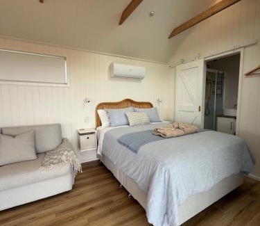 Tiatukia House | The Bay overlooking Boston Island
