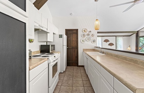Ocean Springs House | The Bayou Bungalow - Cozy Bungalow, King Bed, near East Beach!