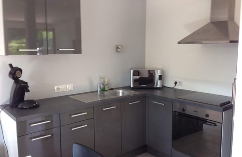 Donville-les-Bains Apartment | THE BEACH 200 metres and 1.5 kms from GRANVILLE, WIFI