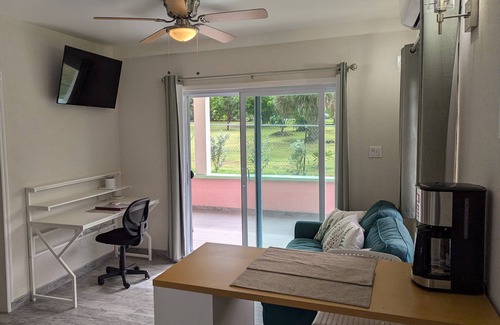 Runaway Bay Apartment | The beach, golf, everything close to our breezy, quiet, comfortable apartments.