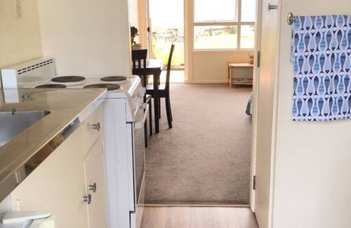One Tree Point Apartment | The Beach Hut - Waterfront Studio at HarbourLights