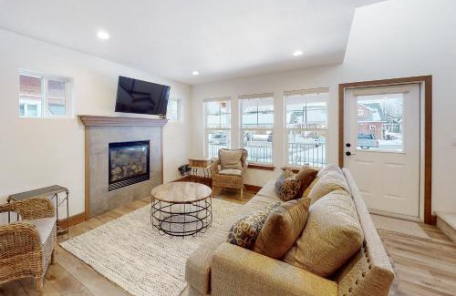Dover Bay House | The Bear's Den