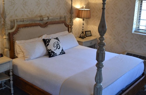 Dallas Hotel | The Beaumont Inn